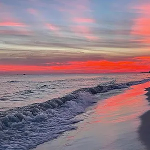 Sunrise Surprise 9th Floor 2br 2 Ba King Shuttle, Heated Pool! Holiday home Destin
